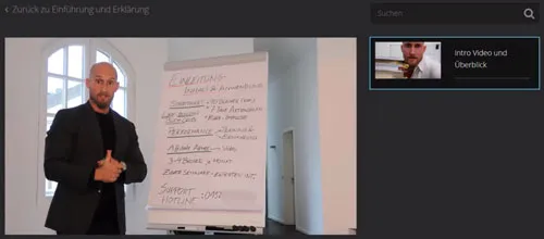 Karl Ess am Flipchart im Einführungsvideo des Life Building Buchclub Mitgliederbereichs