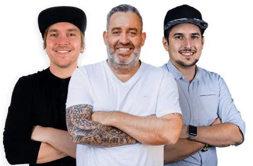 Ralf Schmitz, Sven Hansen und Tommy Seewald nebeneinander vor weißem Hintergrund