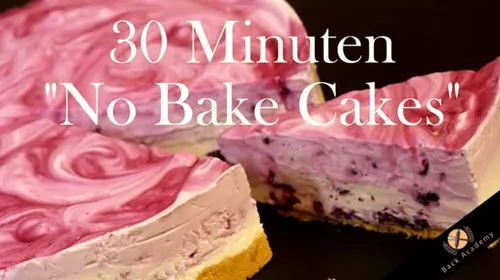 Titelbild des Back Academy Kurses 30 Minuten No Bake Cakes mit einem Stück Beeren-Cheesecake
