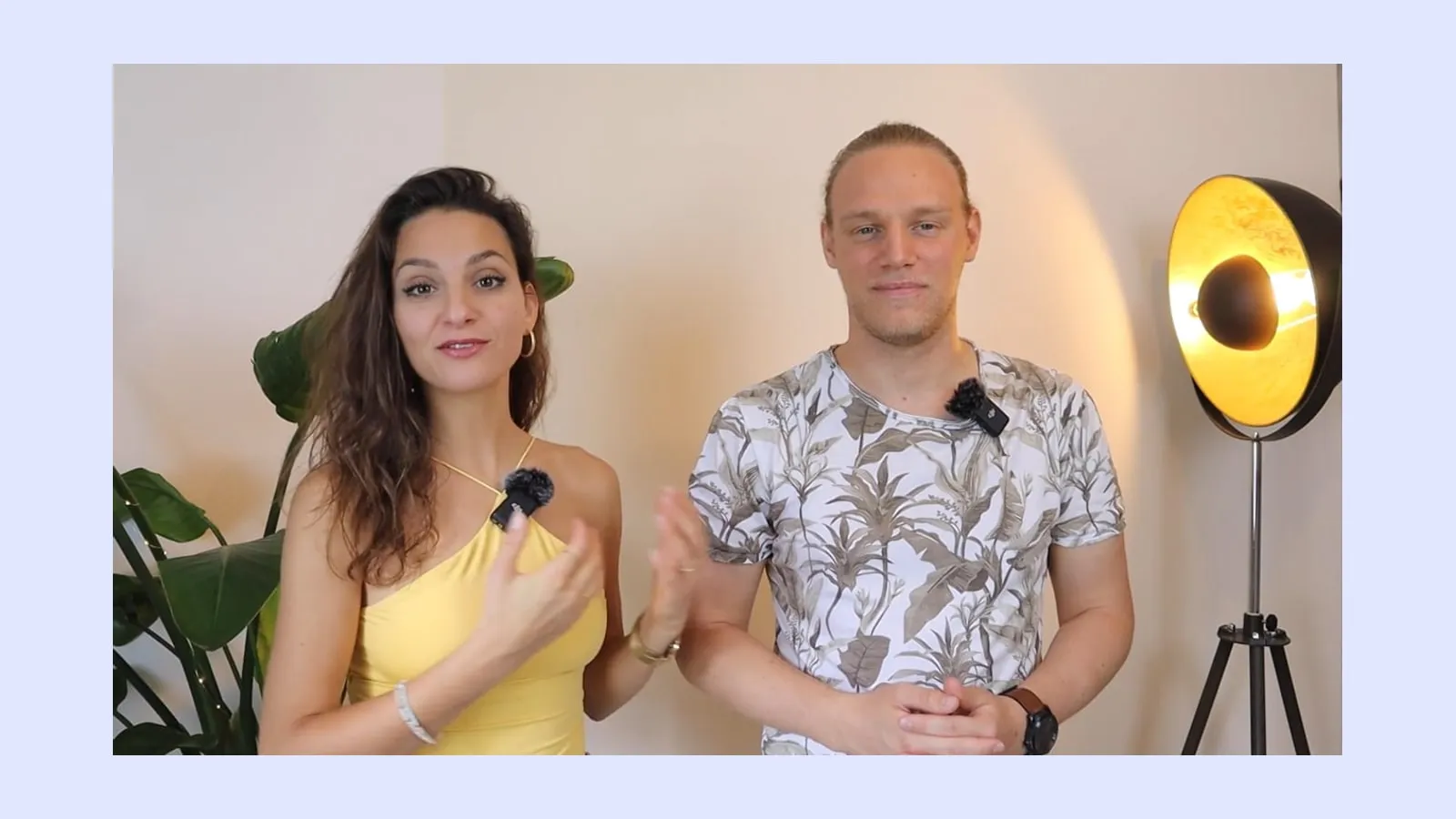 Daniela Bohsung und Max Freisburger stehen nebeneinander und stellen im Informationsvideo ihr Programm für Paare vor