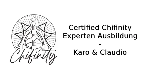 Chifinity-Logo mit Human-Design-Symbol und dem Schriftzug Certified Chifinity Experten Ausbildung – Karo & Claudio