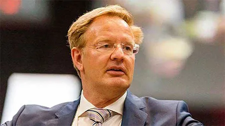 Dirk-Michael Lambert mit Brille im Anzug während einer Veranstaltung