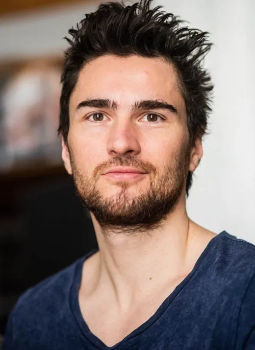 Porträt von Fabian Grubler, Gründer der TinderAcademy