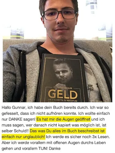 Leser hält das Buch GELD von Gunnar Kessler, darunter seine Nachricht, das Buch habe ihm die Augen geöffnet