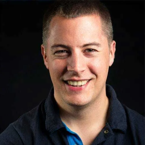 Porträt von Jakob Hager, Facebook Marketing Experte und Herausgeber der Wunschkunden Formel
