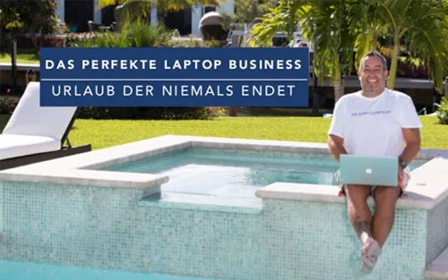 Ralf Schmitz mit Laptop am Pool unter dem Schriftzug Das perfekte Laptop Business – Urlaub der niemals endet