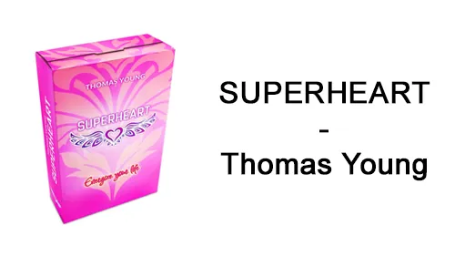 Pinke SUPERHEART-Kursbox mit dem Schriftzug SUPERHEART – Thomas Young