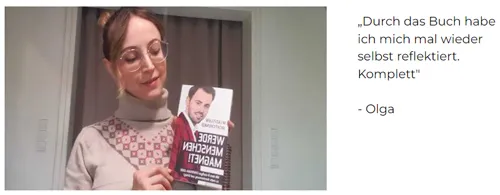 Leserin Olga hält das Buch Werde Menschenmagnet: Durch das Buch habe ich mich mal wieder selbst reflektiert